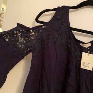 NWT open shoulder 3/4 sbell sleeve top